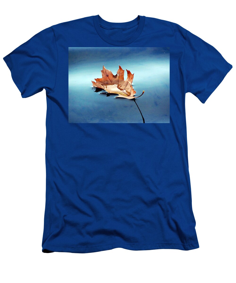 Leaf T-Shirt featuring the photograph Floating Oak Leaf by David T Wilkinson