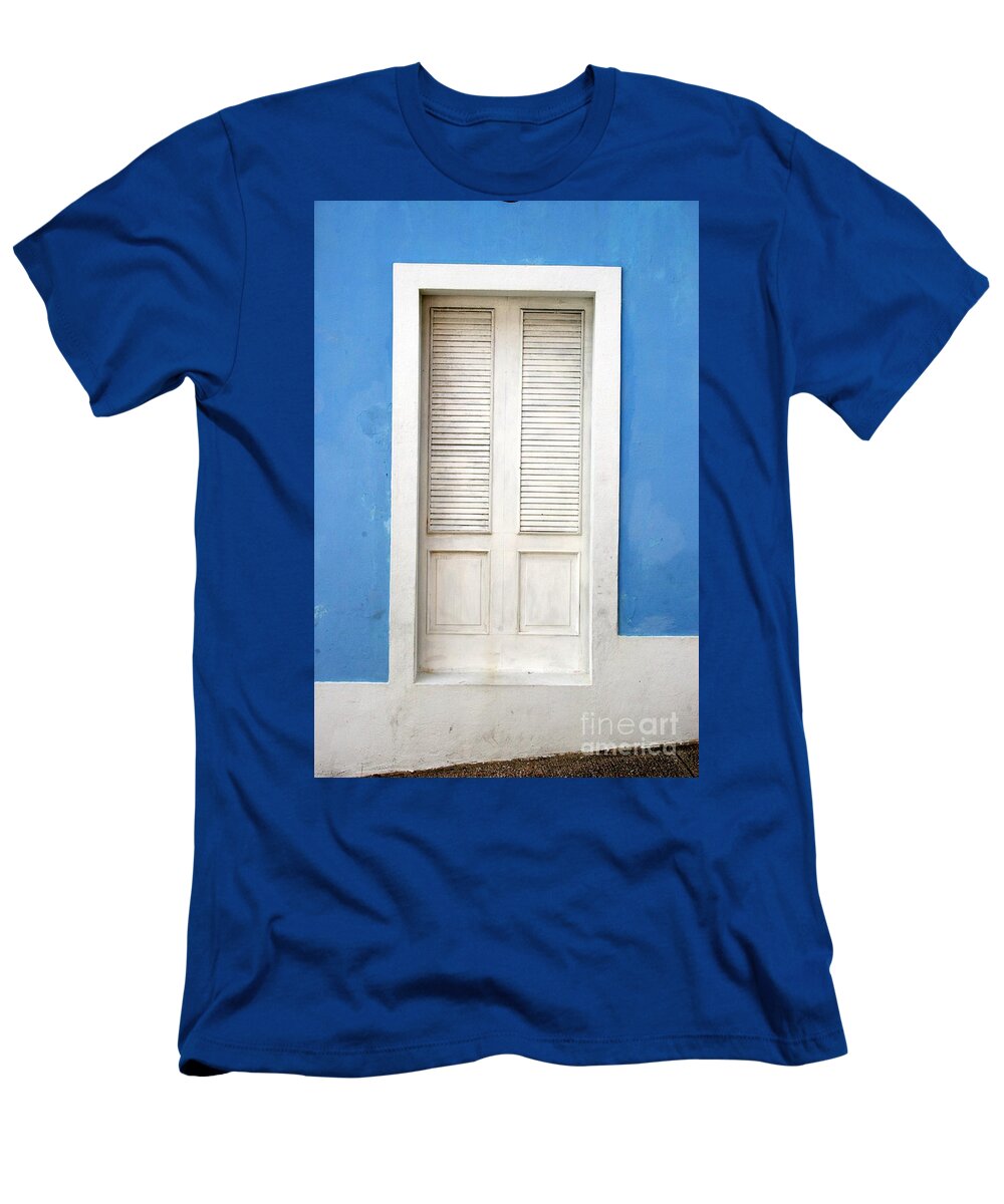 Puerto Rico T-Shirt featuring the photograph Puerta en el Viejo San Juan by Francisco Pulido