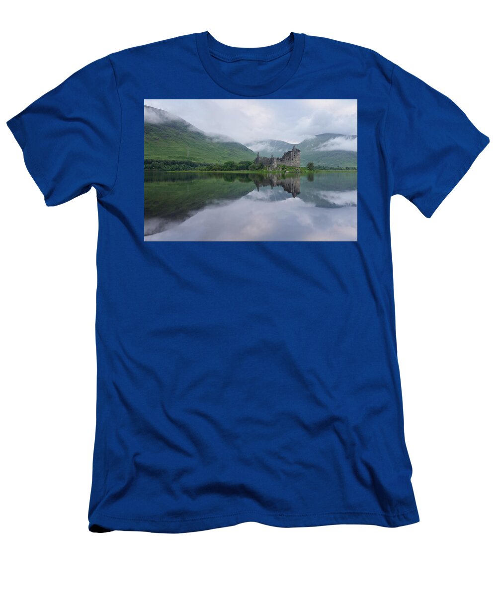 Kilchurn Castle T-Shirt featuring the photograph A Summers morning at Kilchurn by Stephen Taylor