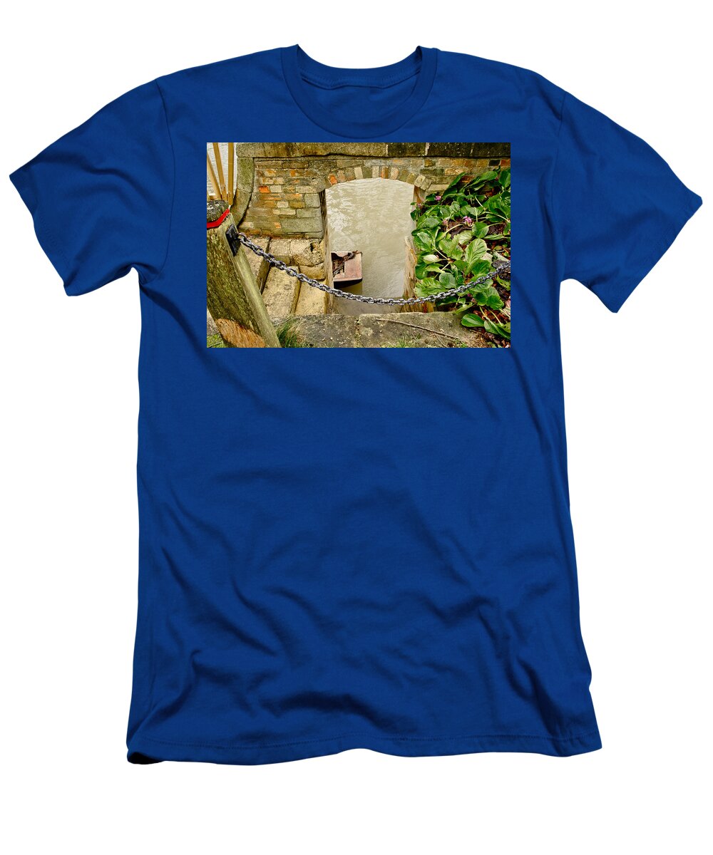 Invitation T-Shirt featuring the photograph Invitation to punting. by Elena Perelman