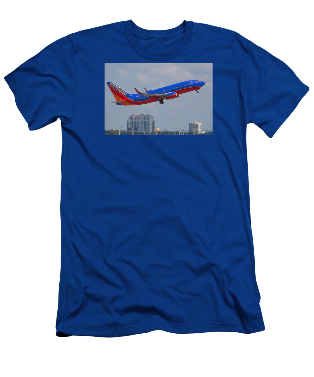 Airline T-Shirt featuring the photograph Southwest Airlines by Dart Humeston