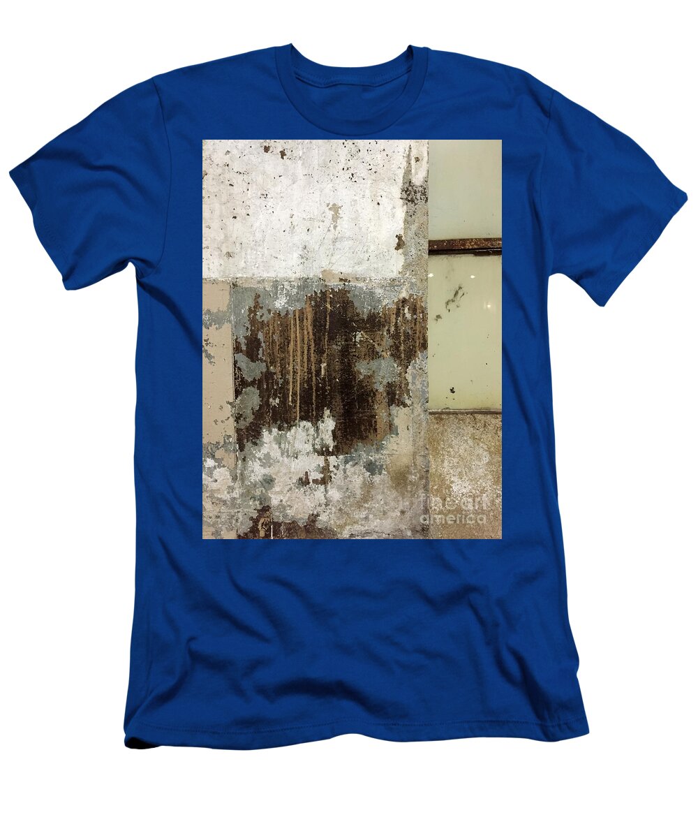 Wall T-Shirt featuring the photograph Square by Flavia Westerwelle