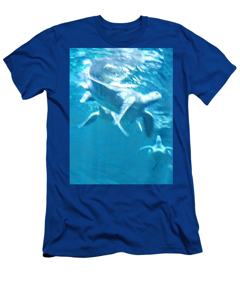Sea Turtle T-Shirt featuring the photograph Swimming Sea Turtle by Suzanne Berthier