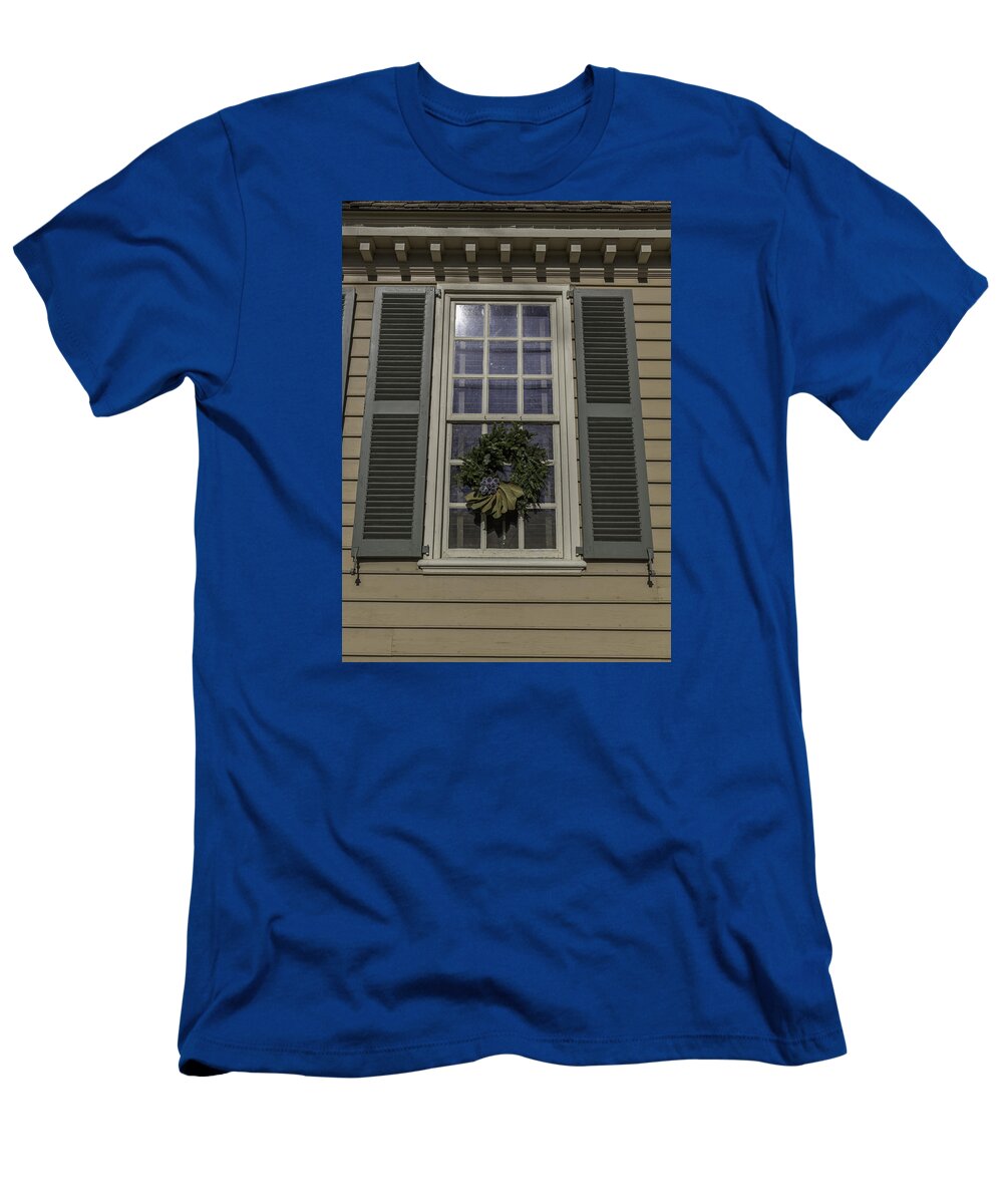2014 T-Shirt featuring the photograph Windows of Williamsburg 21 by Teresa Mucha