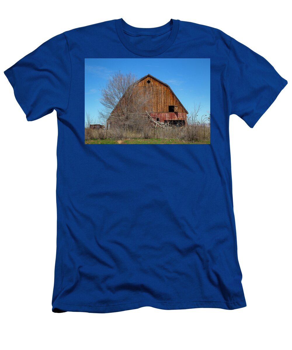 Barn T-Shirt featuring the photograph Vintage Barn in Idaho #1 by Dart Humeston