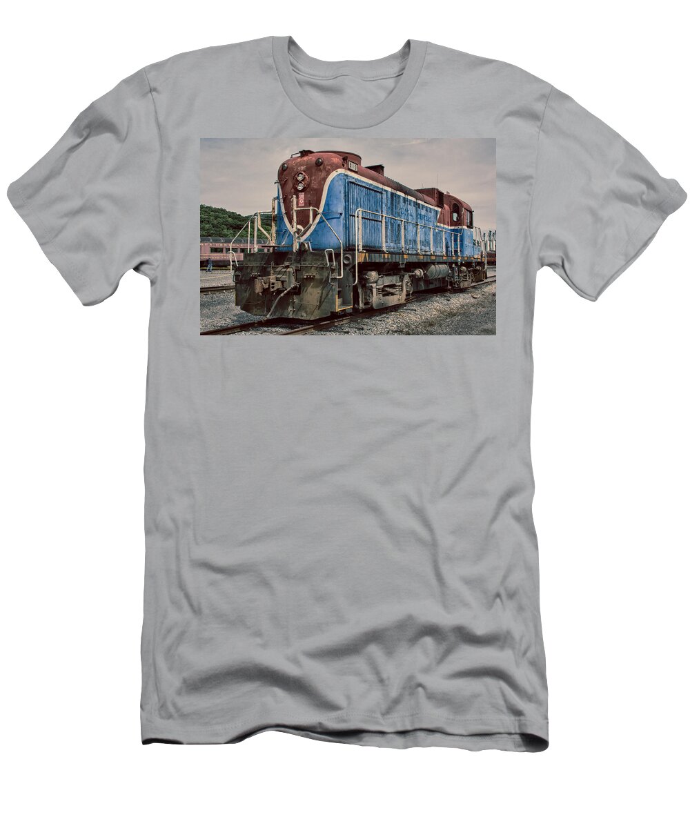 Guy Whiteley Photography T-Shirt featuring the photograph ALCO RS3u 506 7K01668h by Guy Whiteley