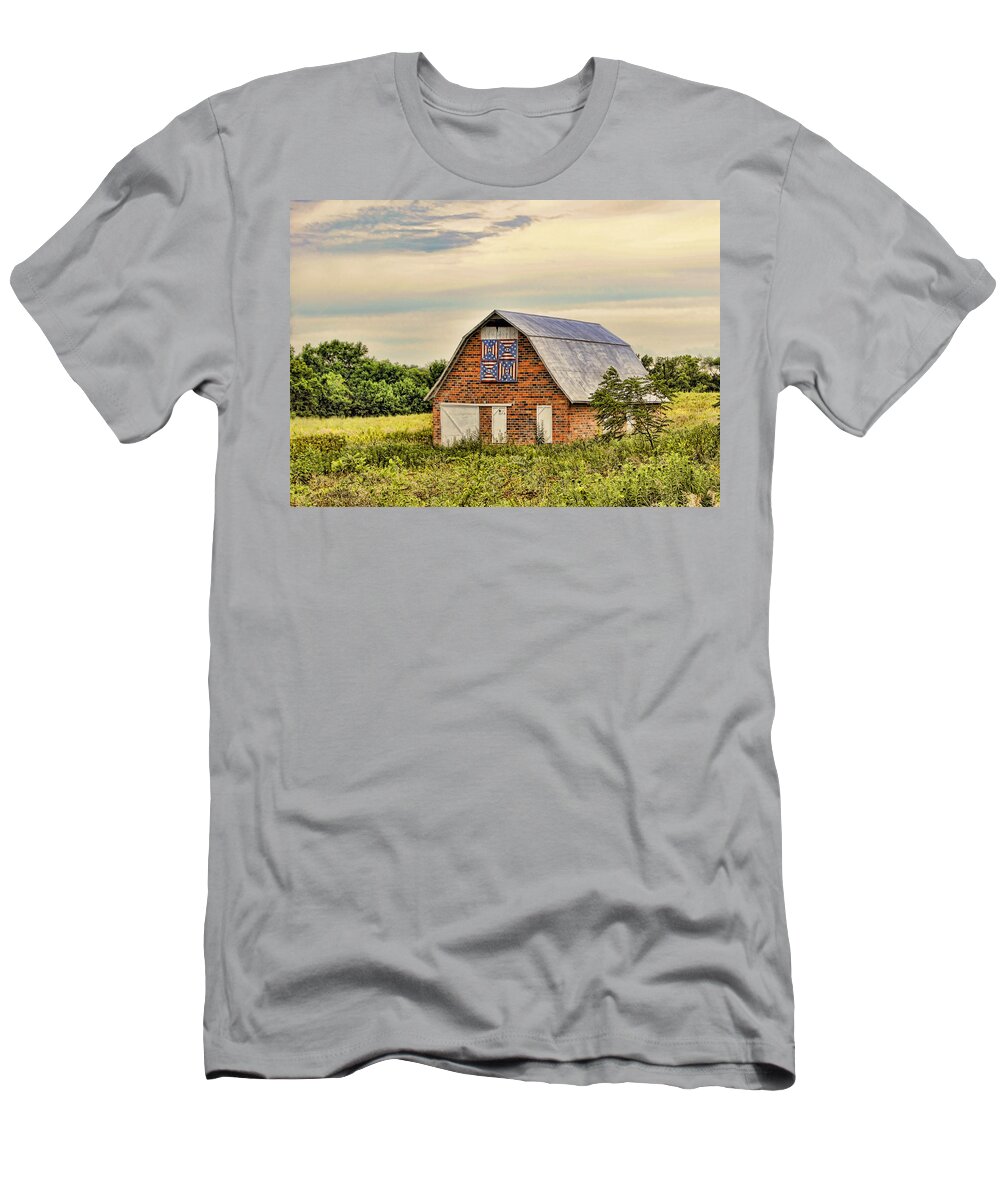 Quilt T-Shirt featuring the photograph Electric Fan Quilt Barn by Cricket Hackmann