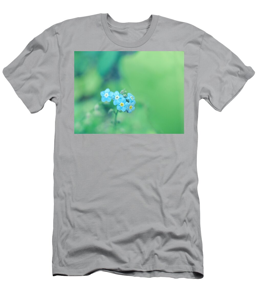 Forget-me-not T-Shirt featuring the photograph Froggy by Yuka Kato
