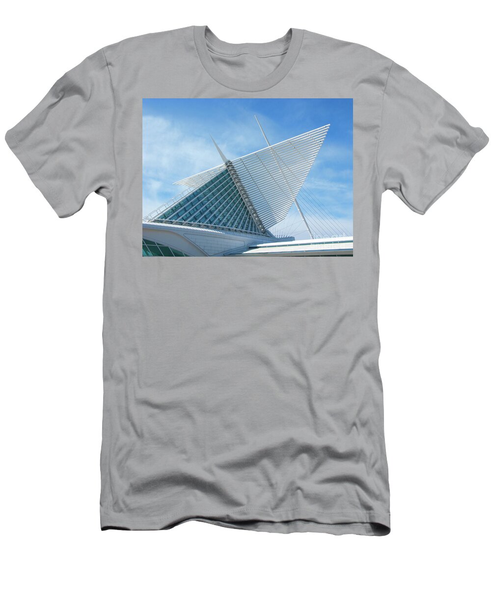 Milwaukee T-Shirt featuring the photograph Milwaukee Art Museum by Ann Horn