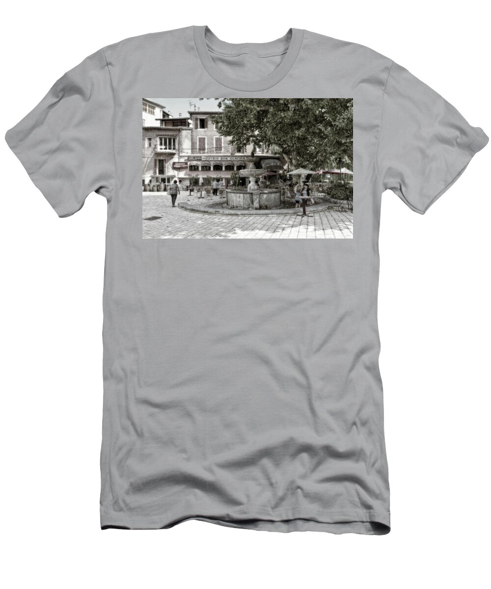 Architecture T-Shirt featuring the photograph People on the square by Roberto Pagani