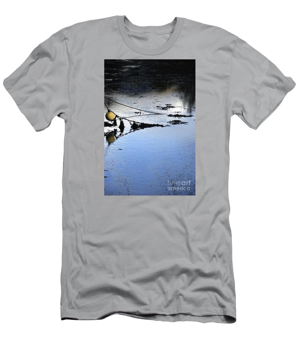 Pulling T-Shirt featuring the photograph Pulling by Wendy Wilton