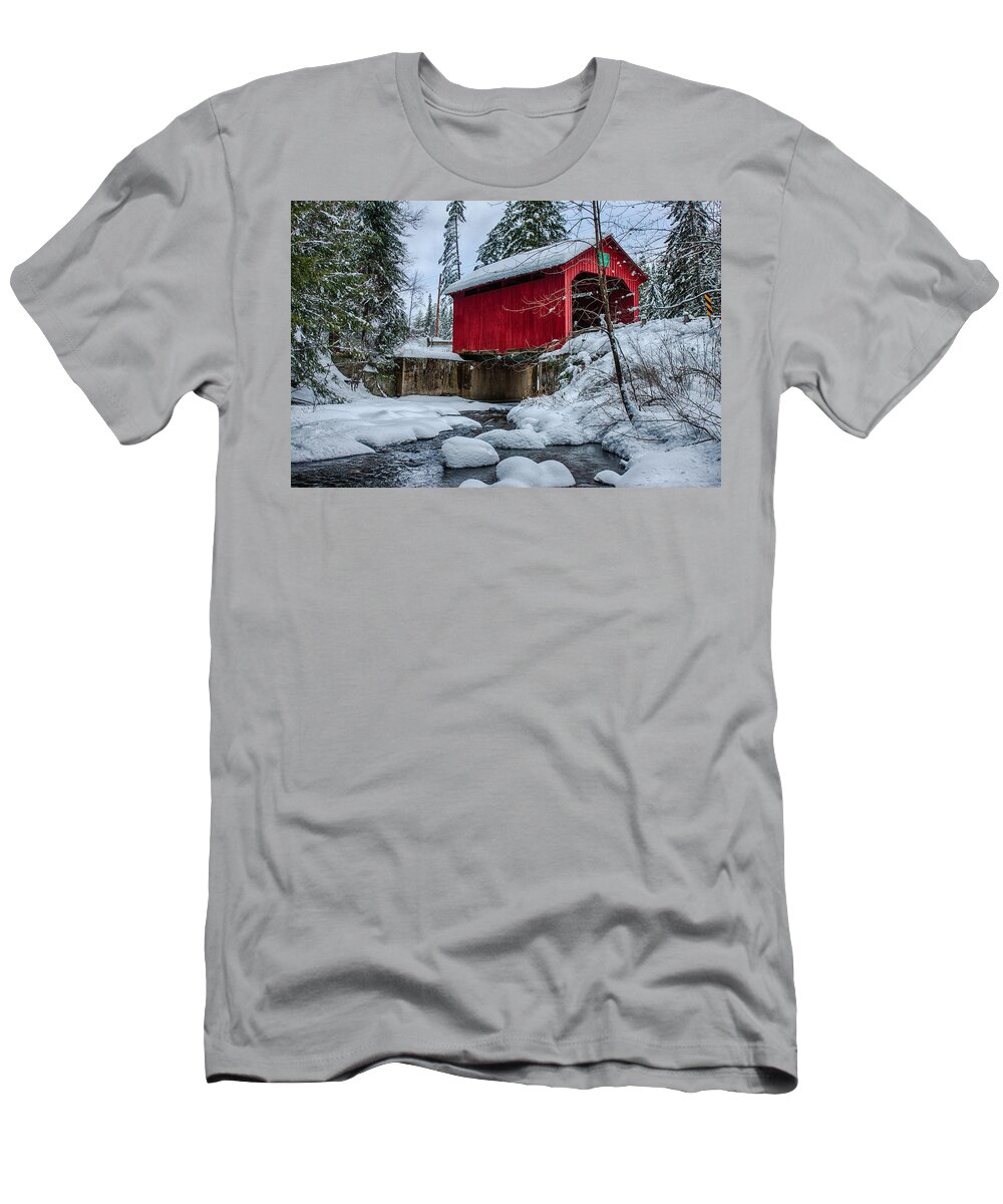 Mosely Covered Bridge T-Shirt featuring the photograph Vermonts Moseley covered bridge by Jeff Folger