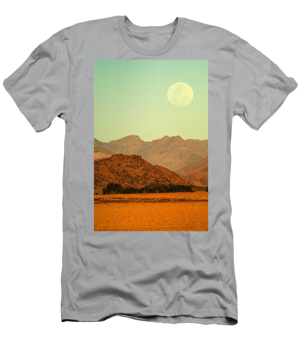 Africa T-Shirt featuring the photograph Desert moonrise by Alistair Lyne