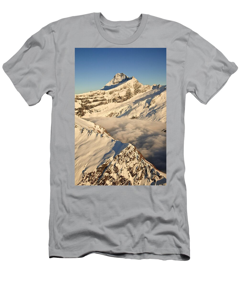 00439748 T-Shirt featuring the photograph Mount Aspiring In Early Morning Light by Colin Monteath