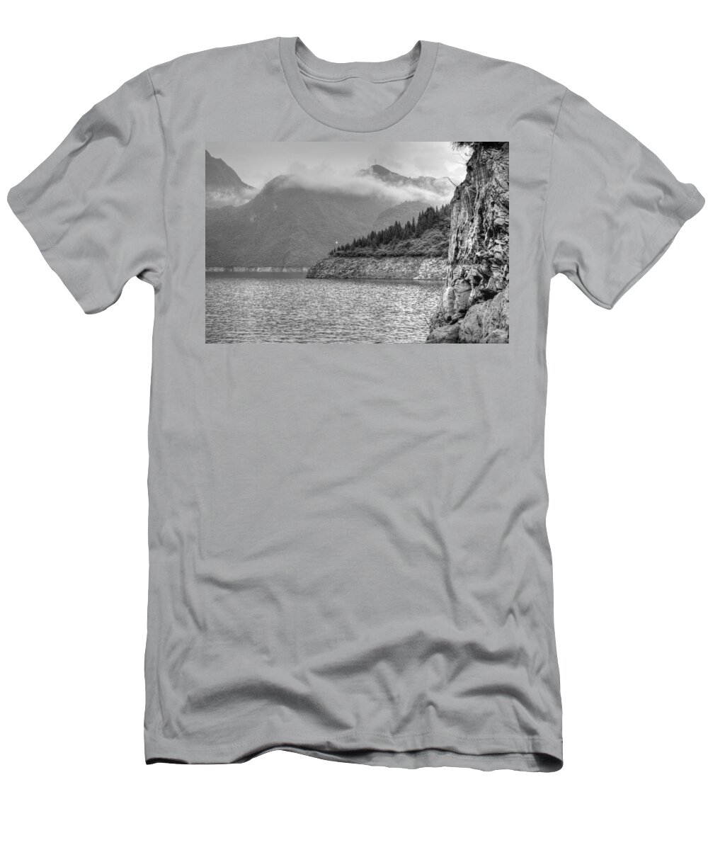 China T-Shirt featuring the photograph 3 Gorges China by Bill Hamilton