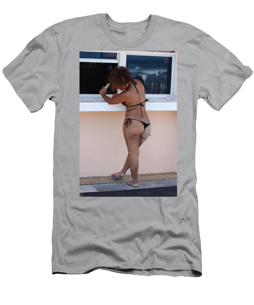 Portriat T-Shirt featuring the photograph L W Thong #7 by Rob Hans