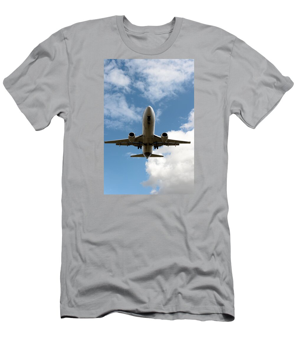 Plane T-Shirt featuring the photograph B737 landing by Boris Kijevskij