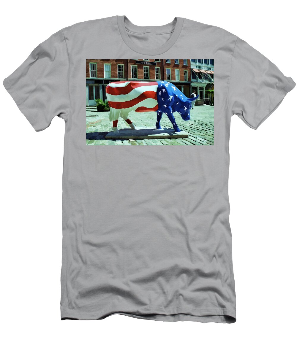 Americow The Beautiful T-Shirt featuring the photograph Cow Parade N Y C 2000 - Americow the Beautiful by Allen Beatty