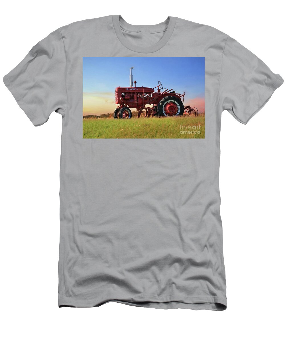 Farmall T-Shirt featuring the photograph Farmall at Sunrise by Lori Deiter