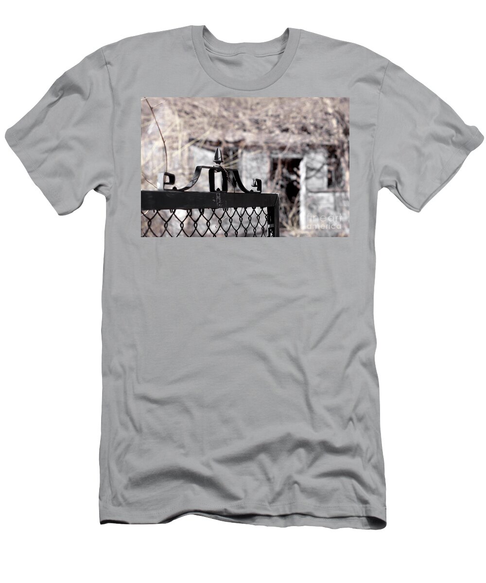 Gate T-Shirt featuring the photograph Inviting by Rick Kuperberg Sr