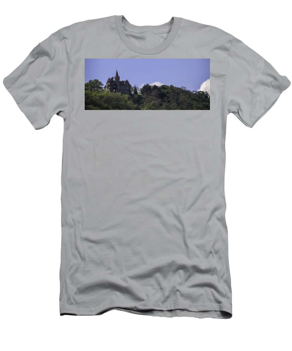 Teresa A Mucha T-Shirt featuring the photograph Liebeneck Castle 01 by Teresa Mucha