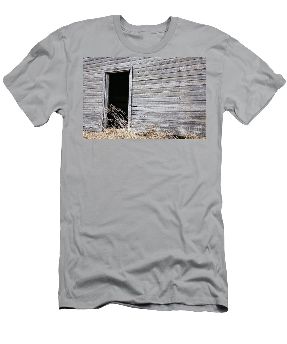 Old Barn T-Shirt featuring the photograph Old Barn 2 by Linda Bianic
