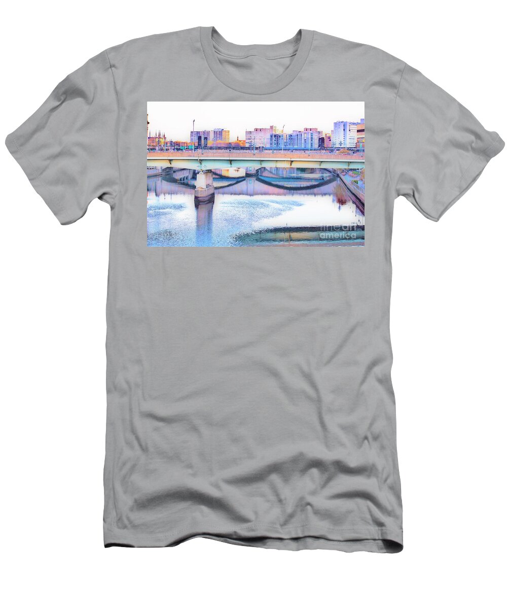 I Went For A Early Morning Walk And Came Across This Scene In Philadelphia. I Liked The Colors And Reflections Off The Water. This Is Another Version Of The Scene. T-Shirt featuring the photograph Philadelphia Scene1 by Merle Grenz