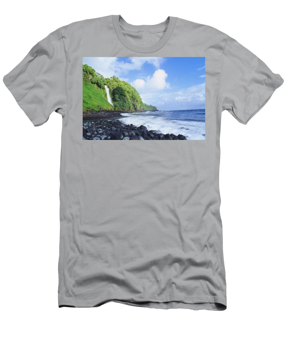 Beautiful T-Shirt featuring the photograph Pokupupu Point by Peter French - Printscapes