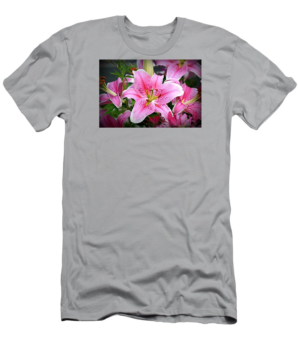 Daylily T-Shirt featuring the photograph Pretty in Pink by Kurt Keller