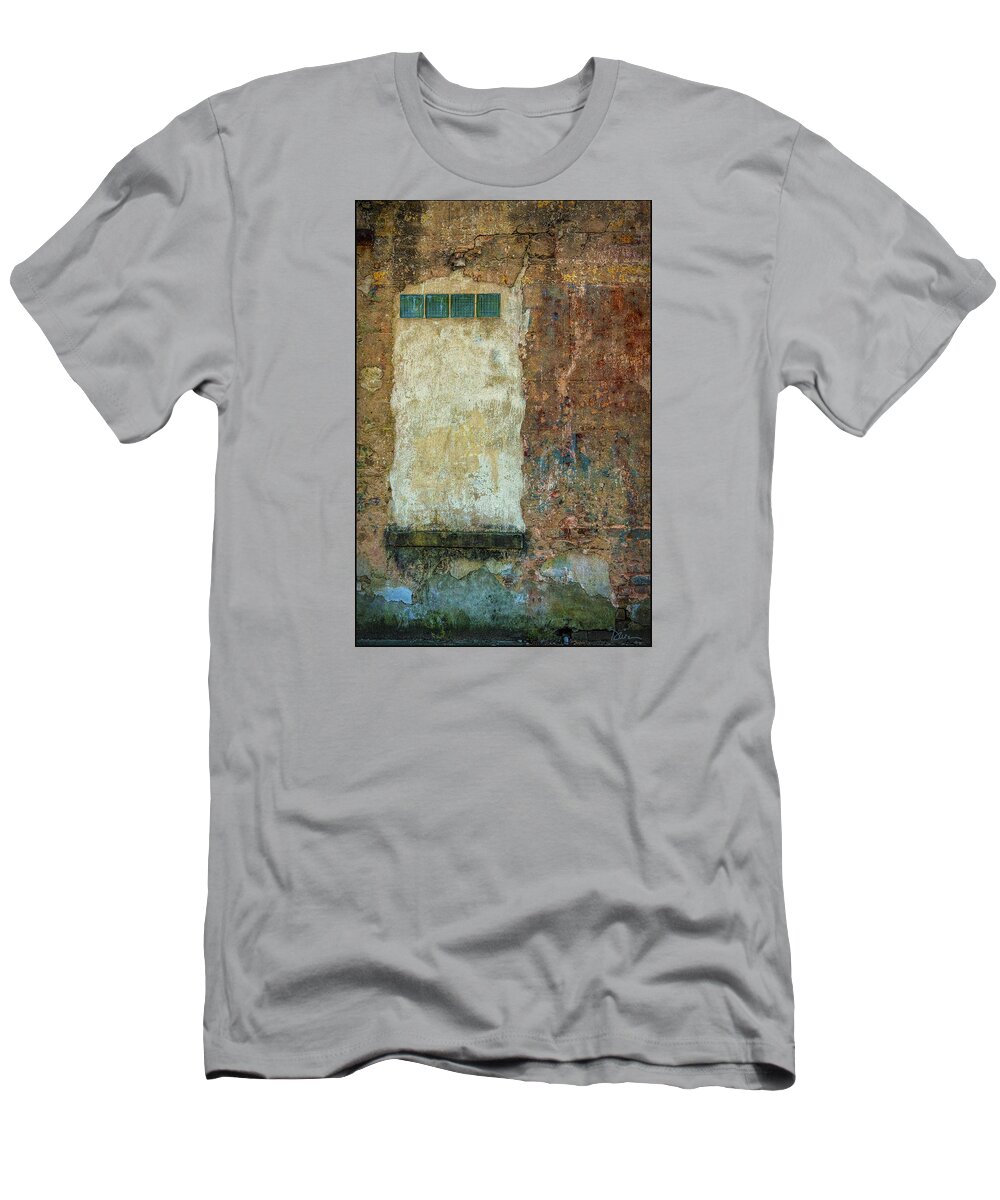 Old T-Shirt featuring the photograph Savannah Wall by Peggy Dietz