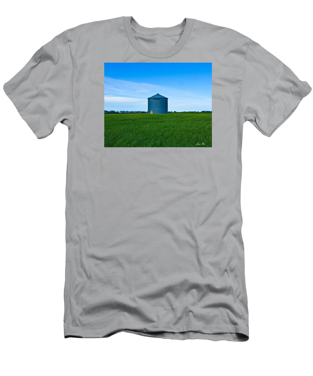 Bin T-Shirt featuring the photograph Sioux Bin 3 by Jana Rosenkranz