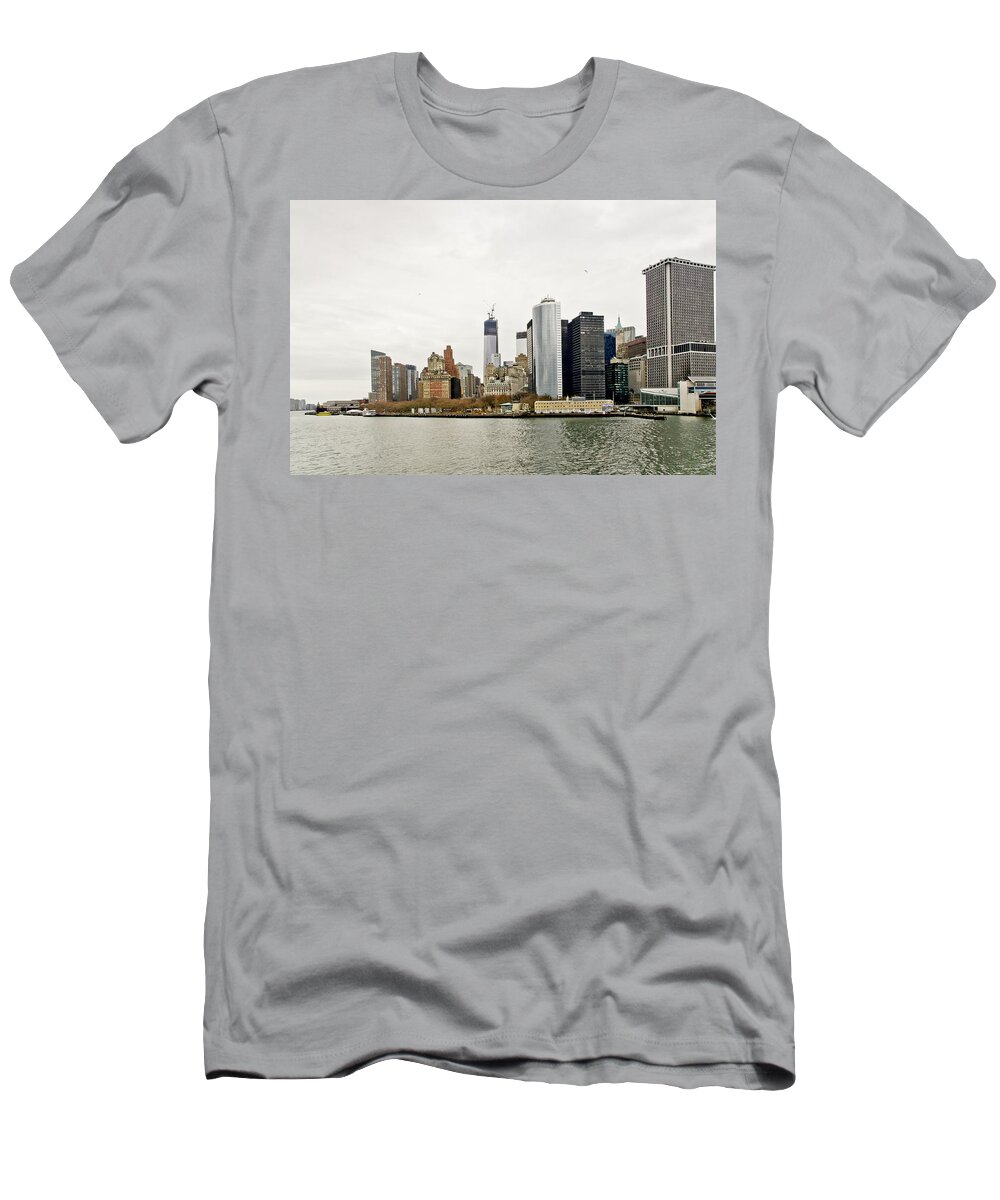 New York T-Shirt featuring the photograph South Manhattan. by Elena Perelman