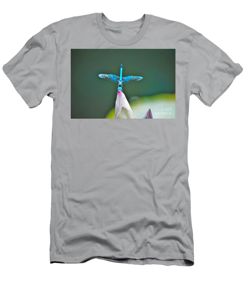 Dragonfly T-Shirt featuring the photograph Straight up by Merle Grenz