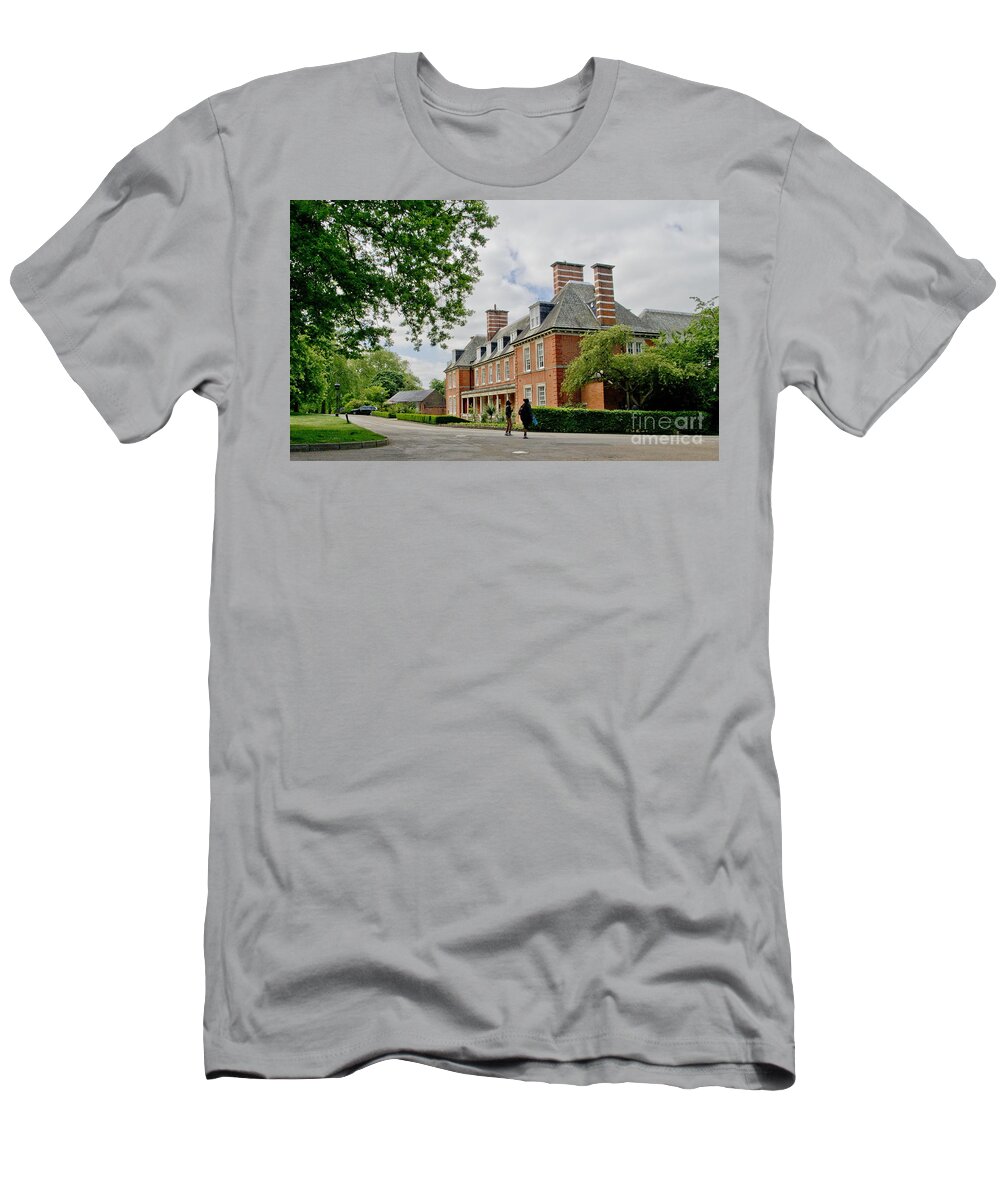 London T-Shirt featuring the photograph This is London. Old Police House in Hyde Park. by Elena Perelman