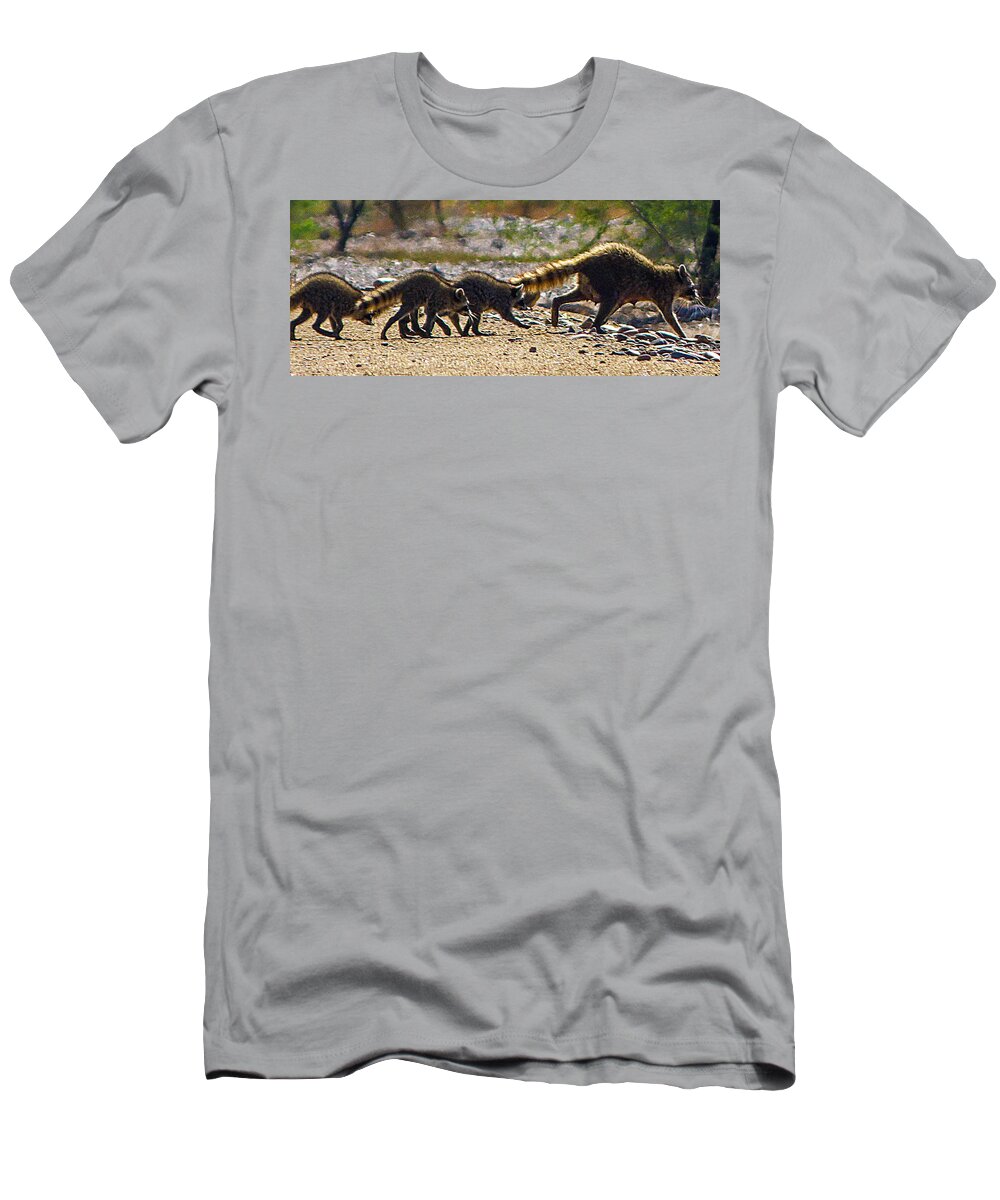 Orcinusfotograffy T-Shirt featuring the photograph 20 Legs And 5 Tails by Kimo Fernandez