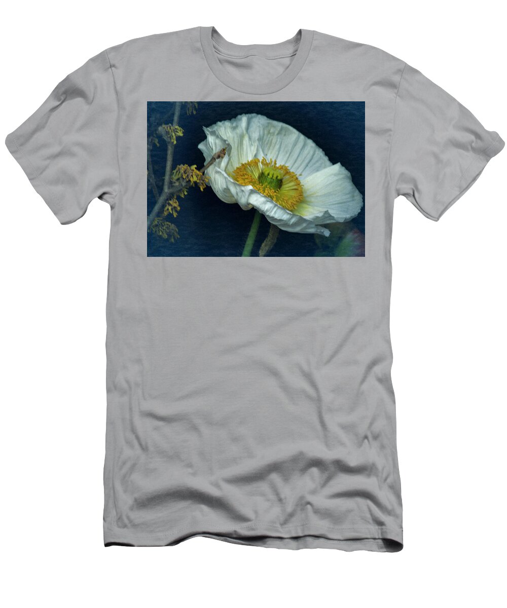 Poppy T-Shirt featuring the photograph Vintage Poppy 2017 No. 2 by Richard Cummings