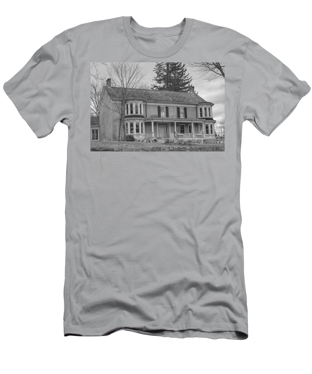 Waterloo Village T-Shirt featuring the photograph Historic Mansion With Towers - Waterloo Village by Christopher Lotito