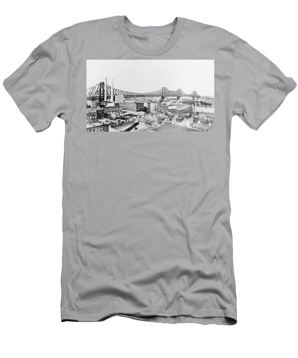 1908 T-Shirt featuring the photograph QUEENSBORO BRIDGE, c1908 by Granger