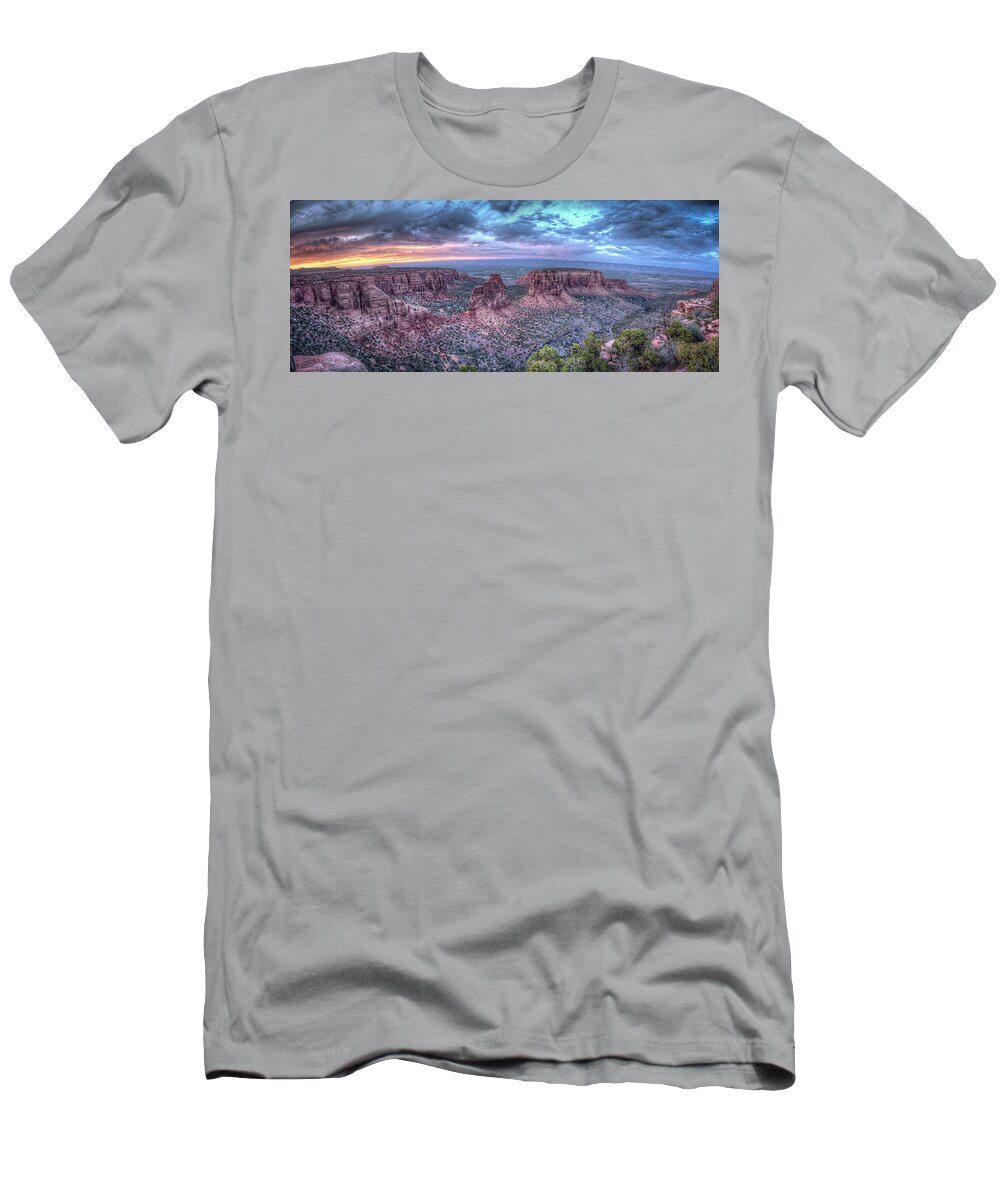 Colorado T-Shirt featuring the photograph Sunset at Colorado National Monument by Dave Wilson