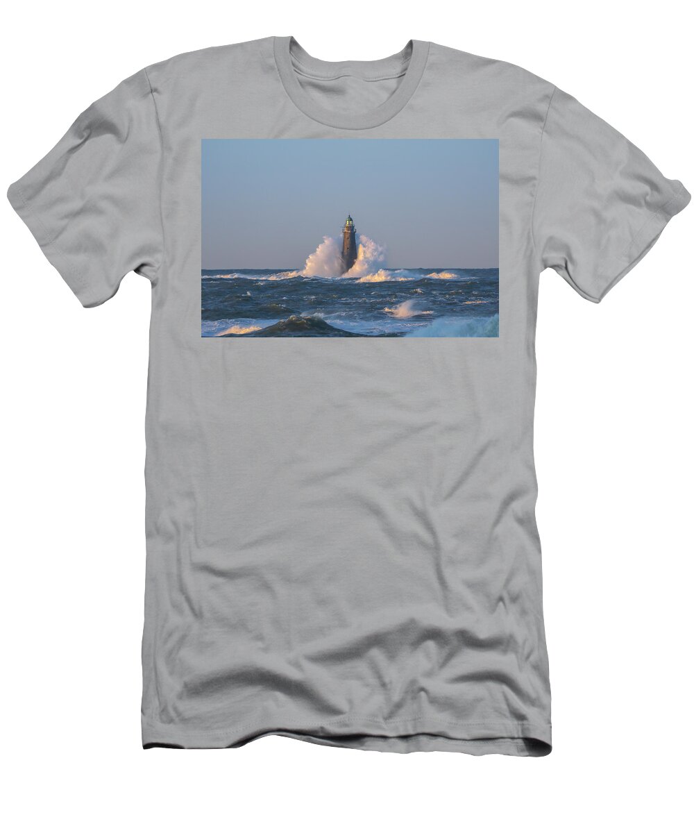 Minots Ledge Lighthouse T-Shirt featuring the photograph Minot's Ledge Lighthouse #2 by Juergen Roth