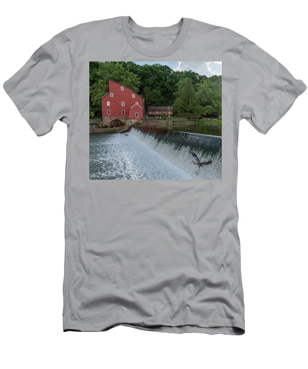 Clinton Red Mill T-Shirt featuring the photograph Blue Heron at Clinton Red Mill by GeeLeesa