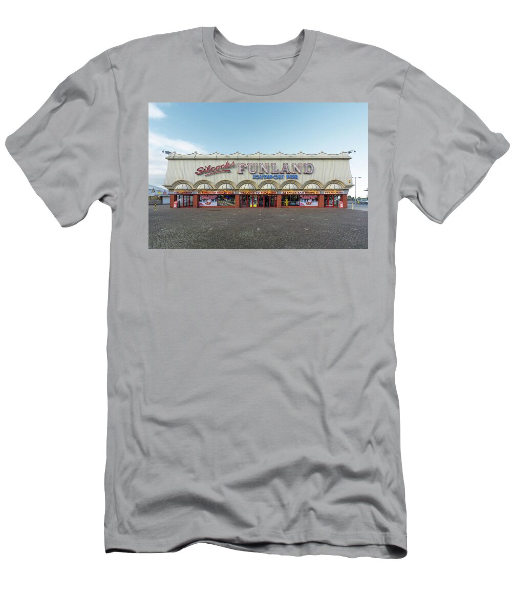 New Topographics T-Shirt featuring the photograph Funland by Stuart Allen