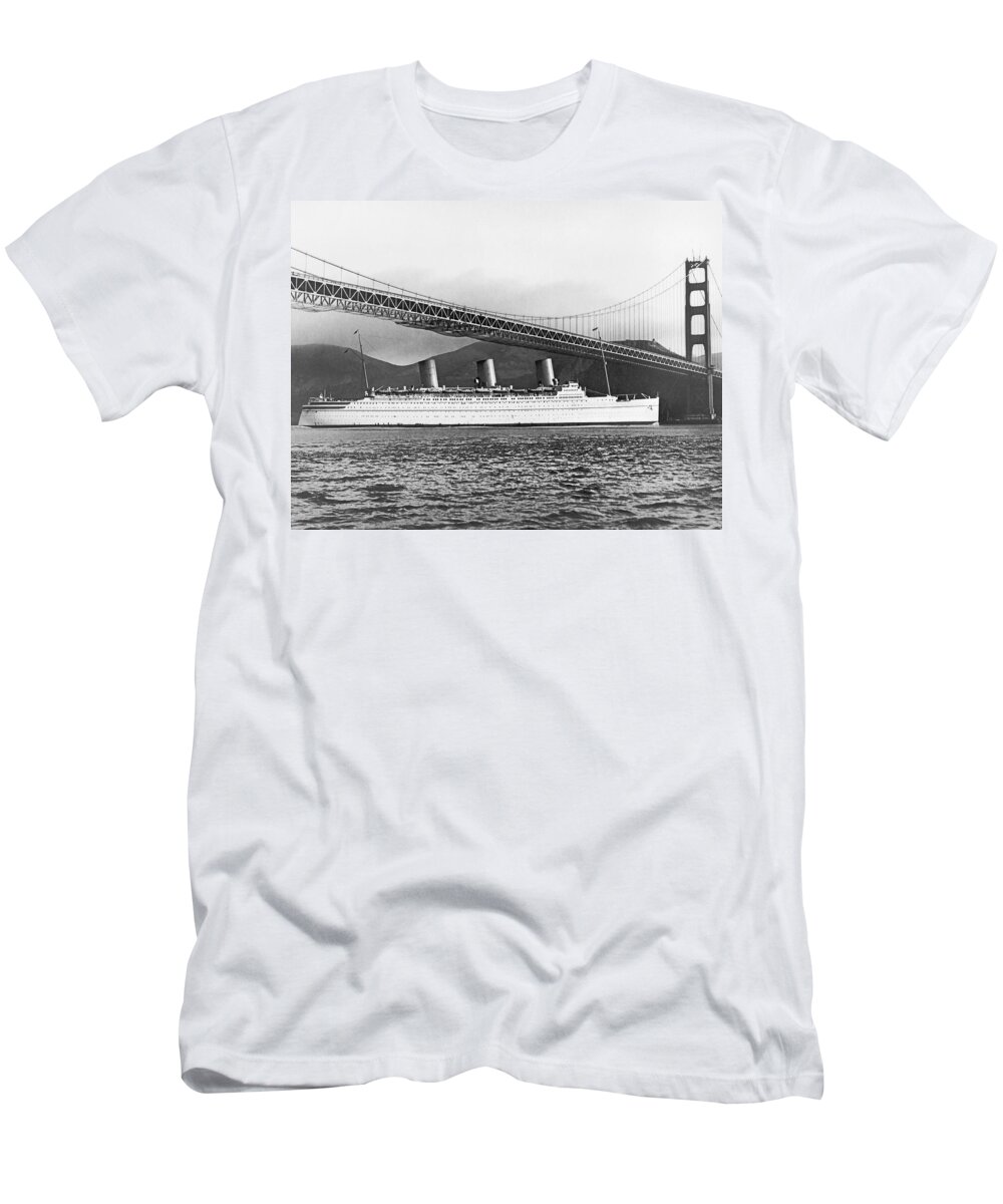 1937 T-Shirt featuring the photograph Cruise Ship Under SF Bridge by Underwood Archives