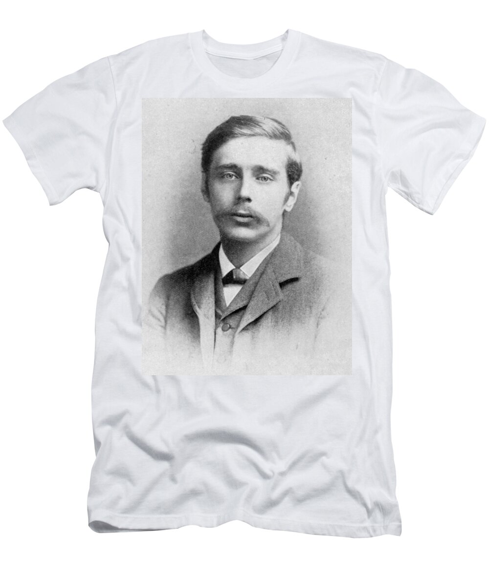 1895 T-Shirt featuring the photograph Herbert George Wells (1866-1946) by Granger