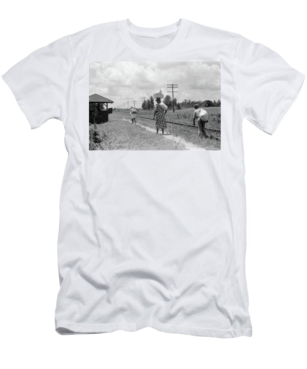 1940 T-Shirt featuring the photograph Mississippi Natchez, 1940 by Granger