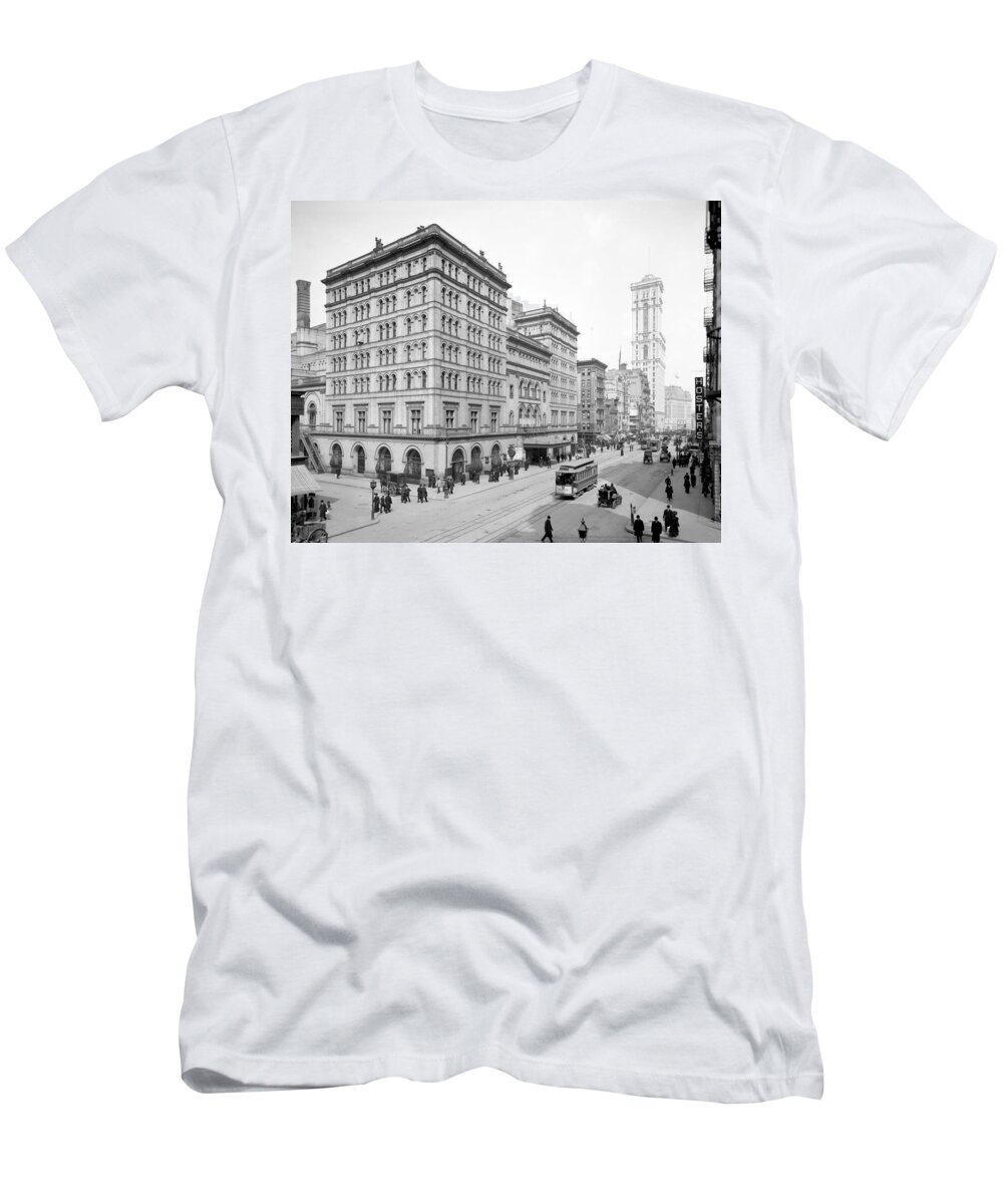 Entertainment T-Shirt featuring the photograph Nyc, Metropolitan Opera House, 1905 by Science Source