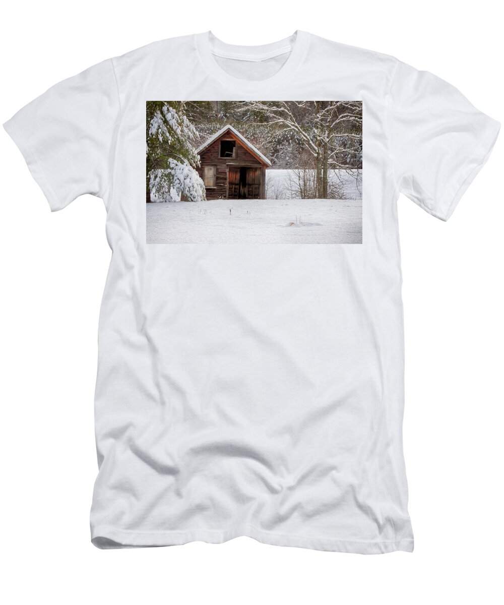  Scenic Vermont Photographs T-Shirt featuring the photograph Rustic Shack In Snow by Jeff Folger