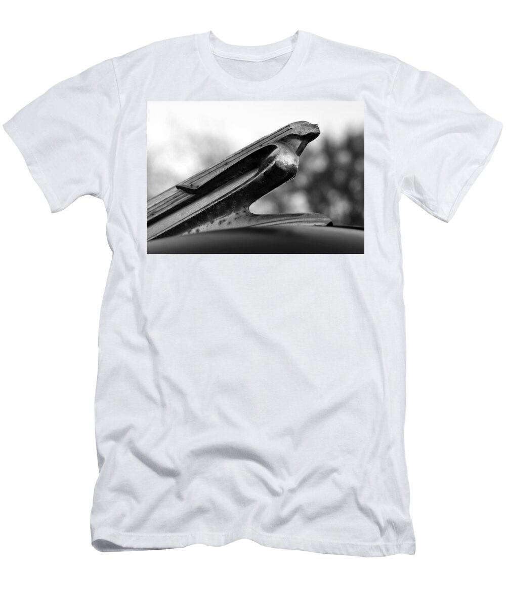 Sky's T-Shirt featuring the photograph Taking flight by David Lee Thompson