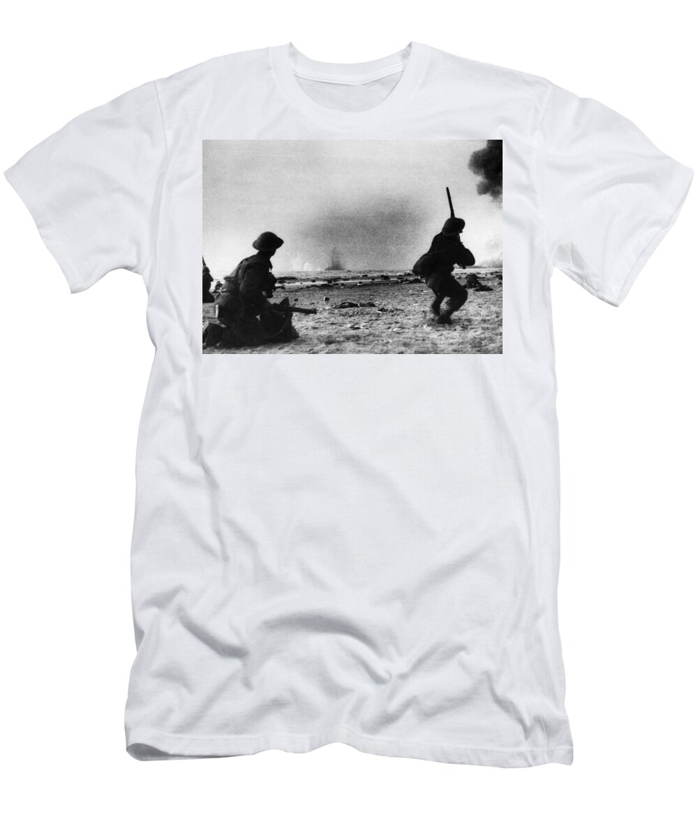 1940 T-Shirt featuring the photograph World War II: Dunkirk by Granger