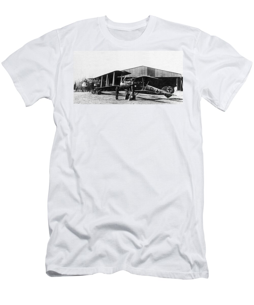 Technology T-Shirt featuring the photograph Wwi, Albatros With Gotha, German by Photo Researchers